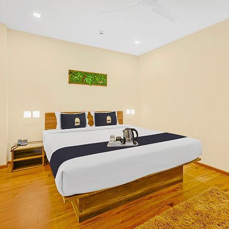 Super Townhouse Oak Hillside Aqua 호텔 Khandagiri 외부 사진
