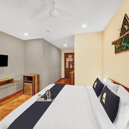 Super Townhouse Oak Hillside Aqua 호텔 Khandagiri 외부 사진
