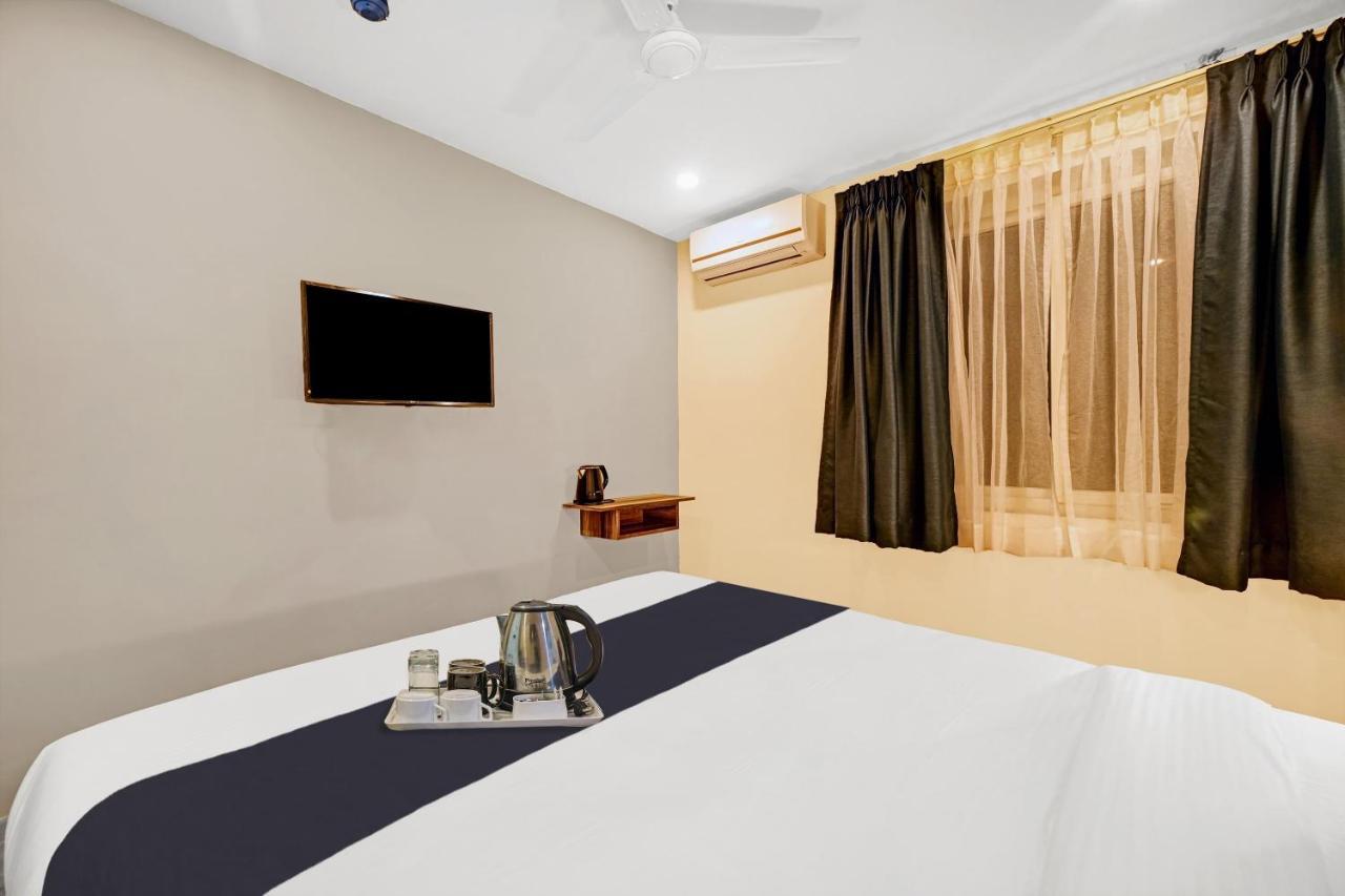 Super Townhouse Oak Hillside Aqua 호텔 Khandagiri 외부 사진