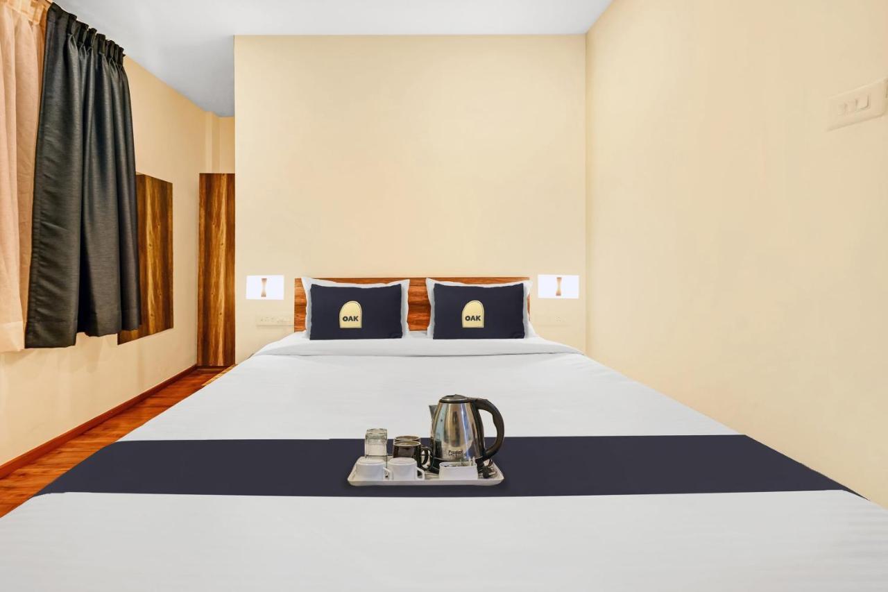Super Townhouse Oak Hillside Aqua 호텔 Khandagiri 외부 사진