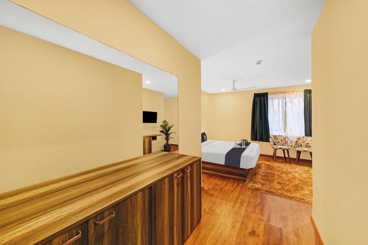 Super Townhouse Oak Hillside Aqua 호텔 Khandagiri 외부 사진