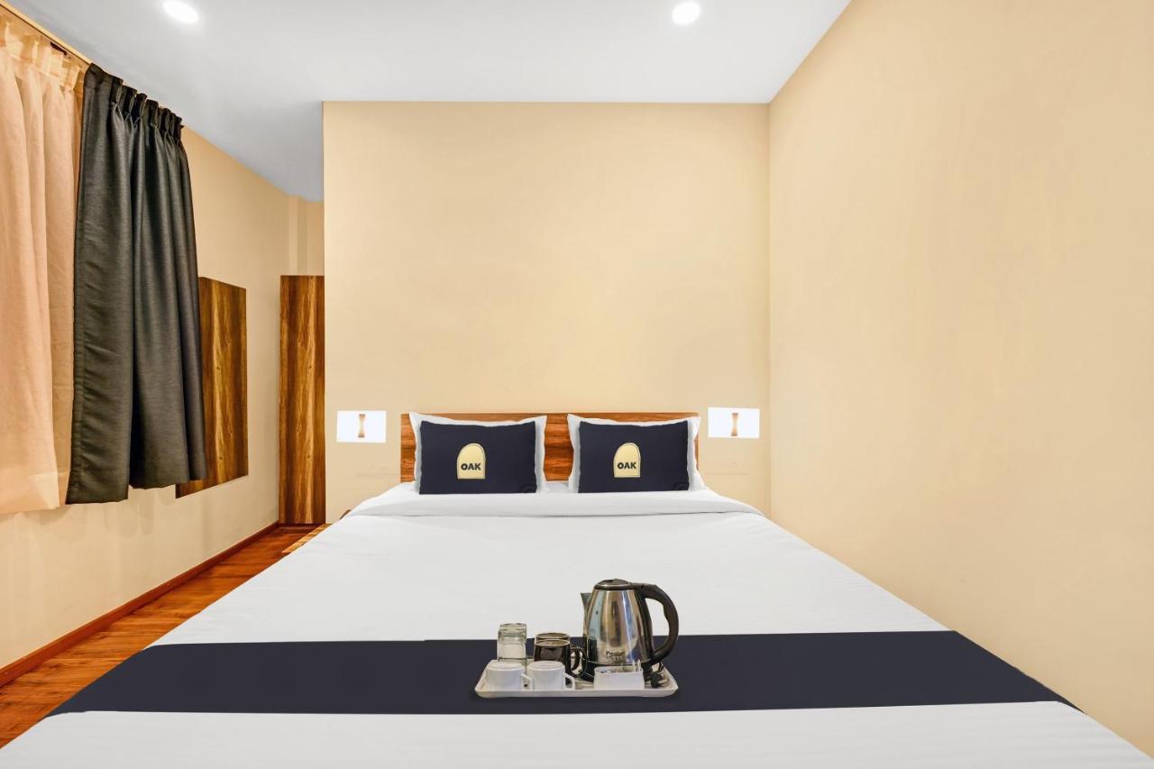 Super Townhouse Oak Hillside Aqua 호텔 Khandagiri 외부 사진