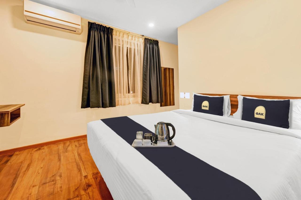 Super Townhouse Oak Hillside Aqua 호텔 Khandagiri 외부 사진