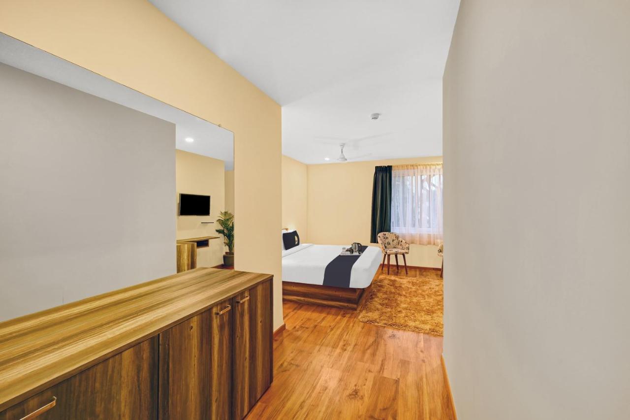 Super Townhouse Oak Hillside Aqua 호텔 Khandagiri 외부 사진