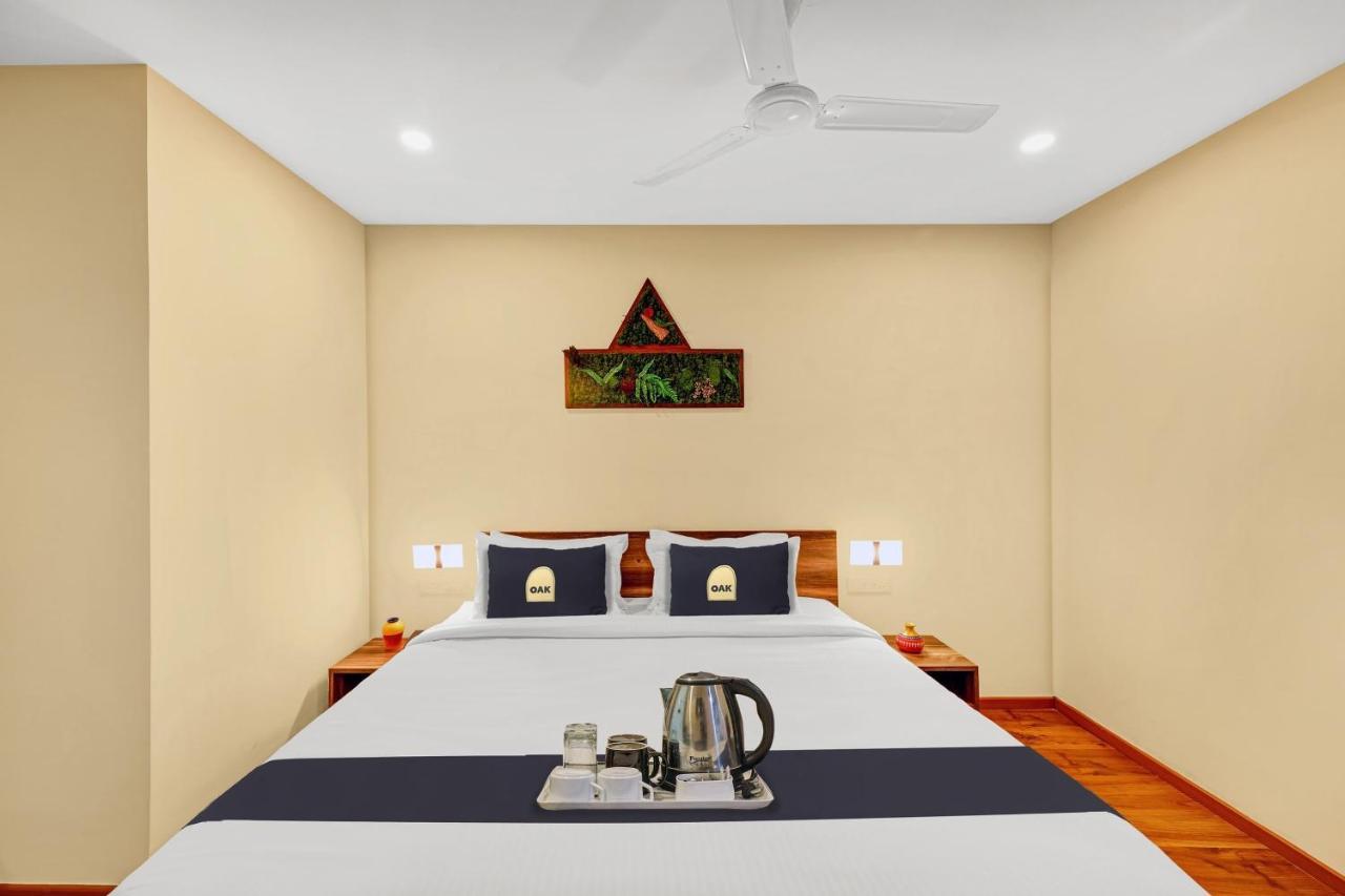 Super Townhouse Oak Hillside Aqua 호텔 Khandagiri 외부 사진