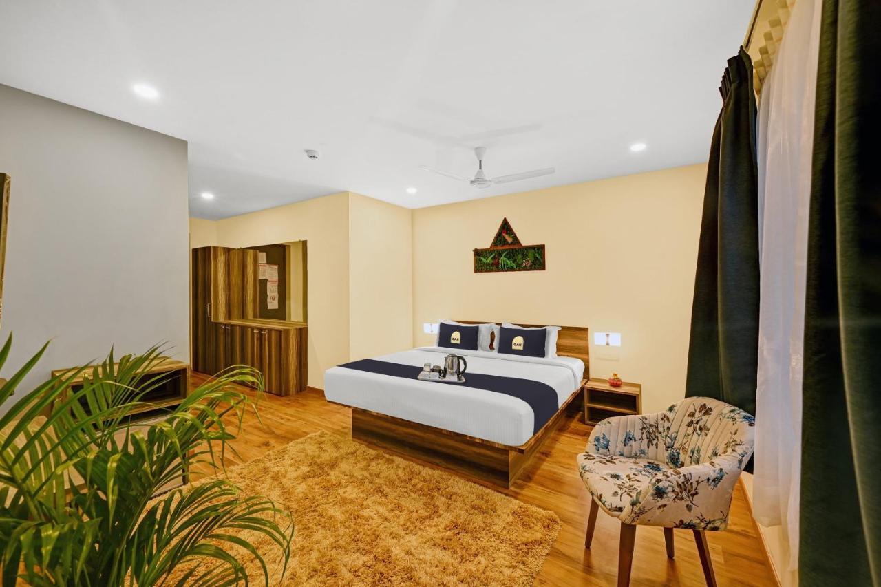 Super Townhouse Oak Hillside Aqua 호텔 Khandagiri 외부 사진