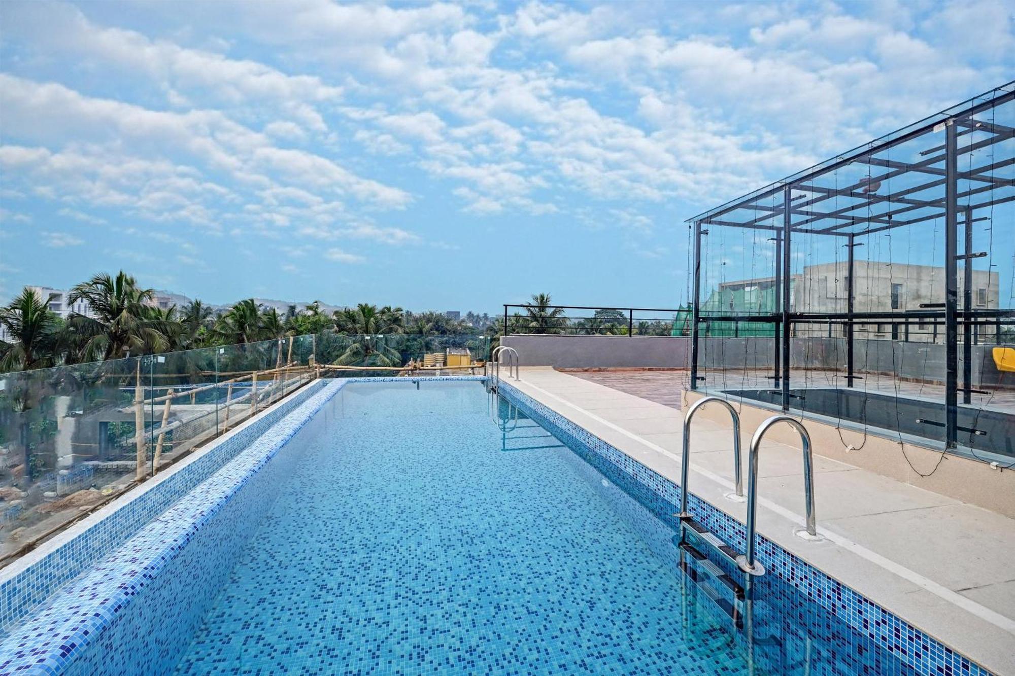 Super Townhouse Oak Hillside Aqua 호텔 Khandagiri 외부 사진